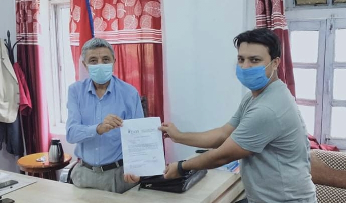 आइपास नेपालद्वारा स्वास्थ्य सुरक्षाका सामाग्री हस्तान्तरण